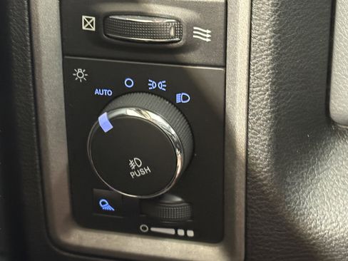 Used 2015 RAM 1500 Express AWD/4WD image 17