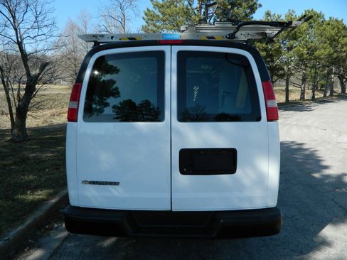 Used 2017 Chevrolet Express 2500 image 8
