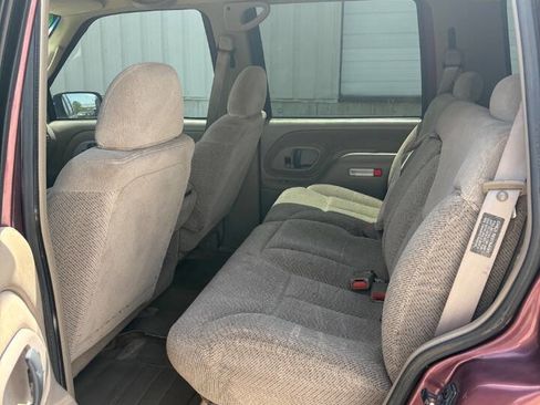 Used 1997 GMC Yukon 4WD 4-Door w/ Marketing Opt Pkg 4 image 9