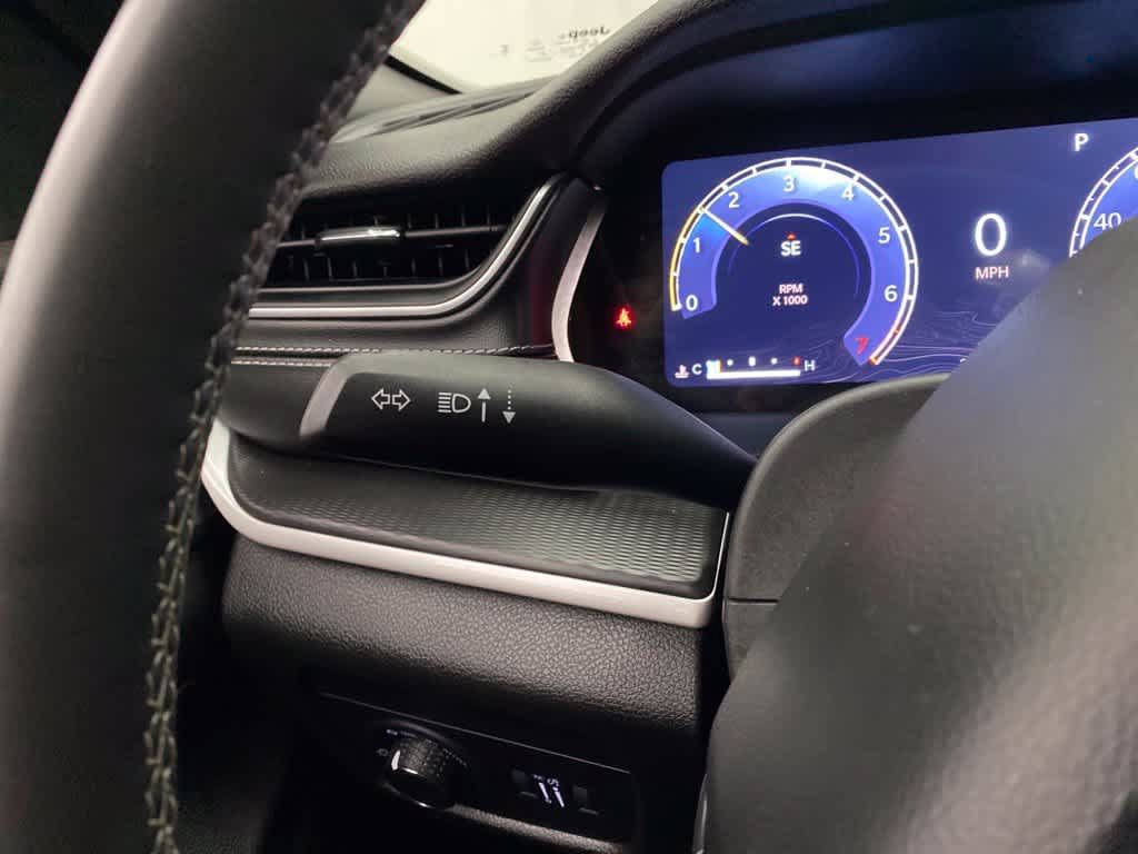 Used 2023 Jeep Grand Cherokee Altitude AWD/4WD image 23