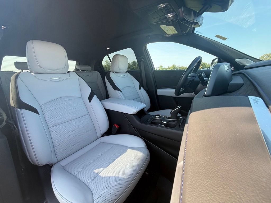 Certified 2024 Cadillac XT4 Sport AWD/4WD image 32