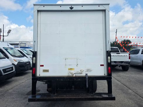 Used 2018 Chevrolet Express 3500 w/ Power Convenience Package RWD image 4