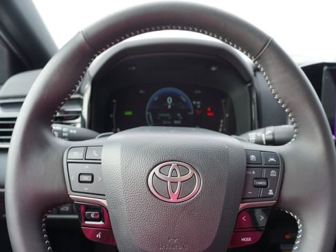 Used 2025 Toyota Camry SE w/ Convenience Package image 22