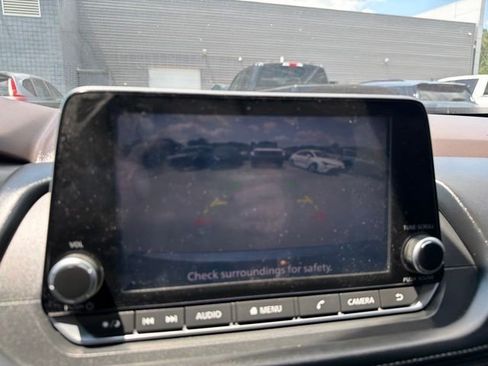 Used 2023 Nissan Rogue SV AWD/4WD image 16