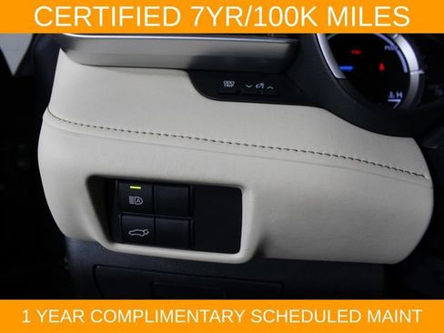 Used 2024 Toyota Highlander XLE AWD/4WD image 19