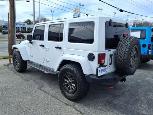 Used 2018 Jeep Wrangler Unlimited Sahara AWD/4WD image 5