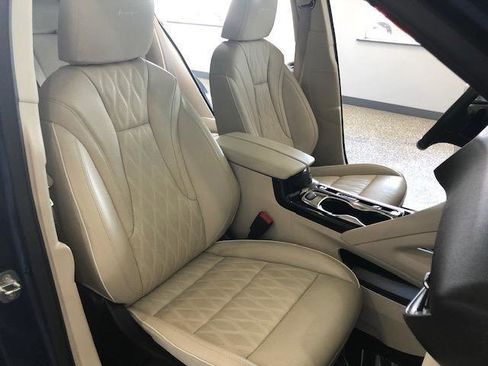 Used 2023 Buick Envision Avenir AWD/4WD image 12