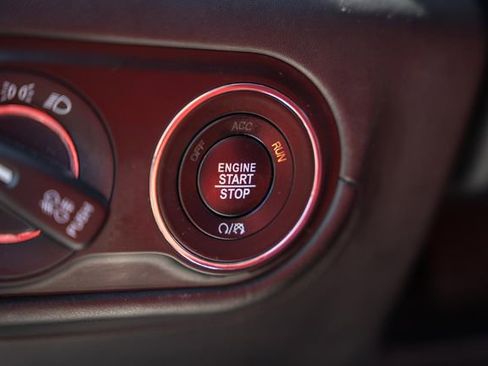 Used 2017 Maserati Levante w/ Sport Package AWD/4WD image 43