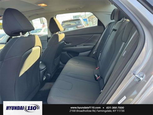 Used 2025 Hyundai Elantra SEL image 13