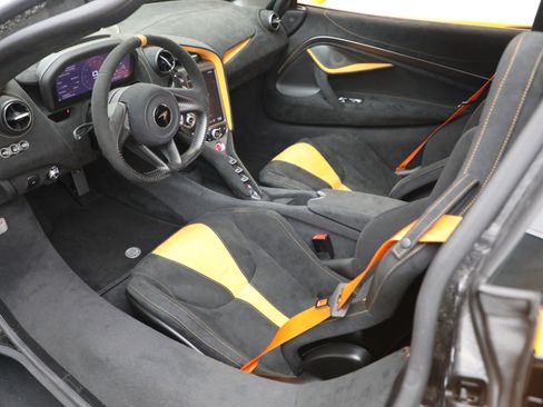 Used 2021 McLaren 720S RWD image 22