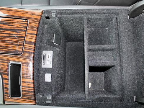 Used 2022 Cadillac Escalade Luxury image 41