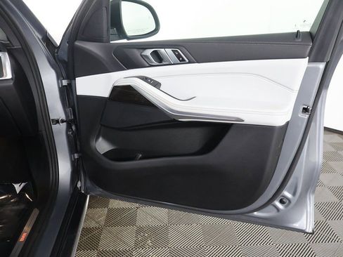 Used 2024 BMW X5 xDrive40i w/ Parking Assistance Package image 22