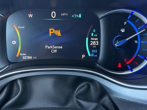 Used 2020 Chrysler Pacifica Limited w/ Advanced Safetytec Group FWD image 17