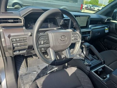 Used 2025 Toyota Tacoma SR5 AWD/4WD image 16