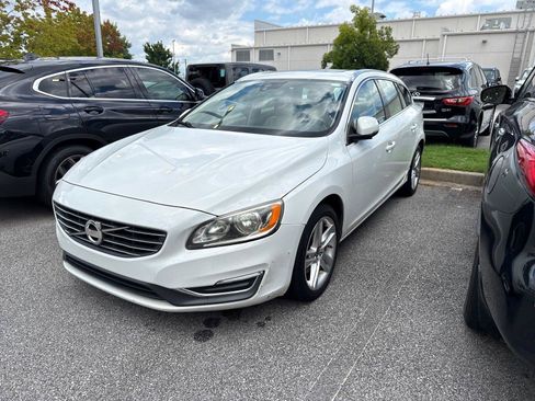 Used 2015 Volvo V60 T5 Premier Plus FWD image 1