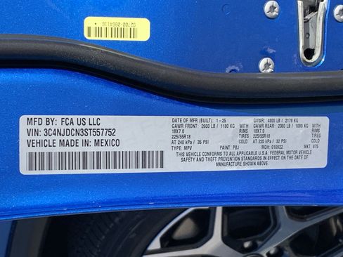 Used 2025 Jeep Compass Limited image 32