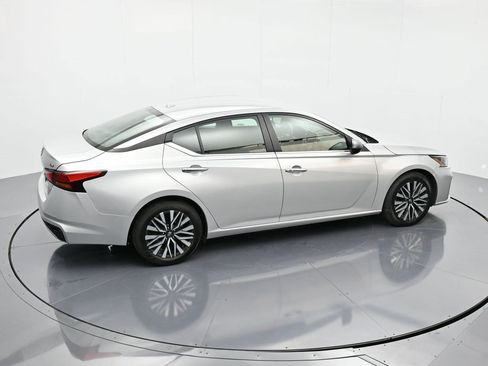 Used 2024 Nissan Altima 2.5 SV image 32