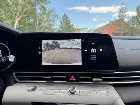 New 2025 Hyundai Elantra Limited image 32