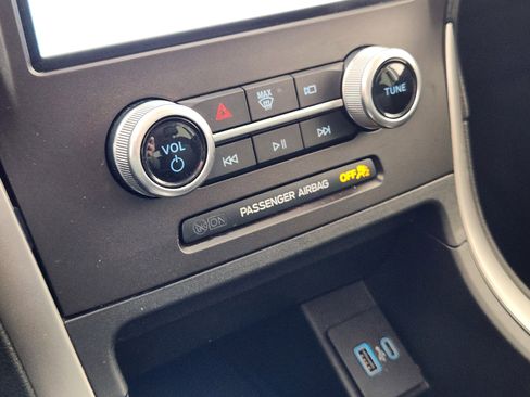 Certified 2021 Ford Edge SE image 24