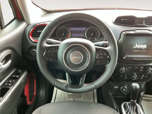 Used 2022 Jeep Renegade Latitude AWD/4WD image 12