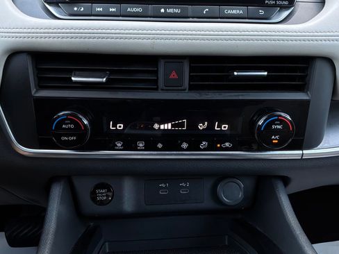 Used 2025 Nissan Rogue SV FWD image 29