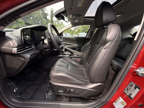 Used 2025 Hyundai Elantra Limited FWD image 13