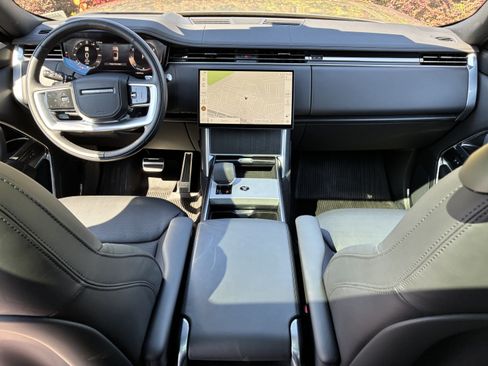 Used 2025 Land Rover Range Rover Long Wheelbase SE AWD/4WD image 17