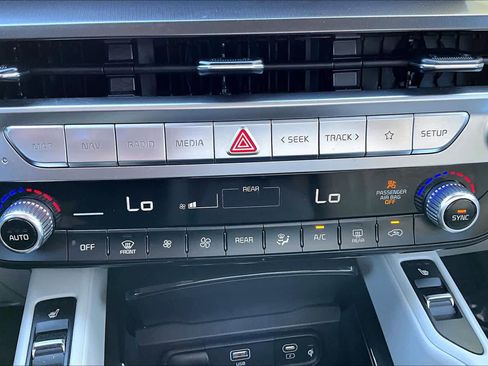 Used 2024 Kia Telluride S image 31