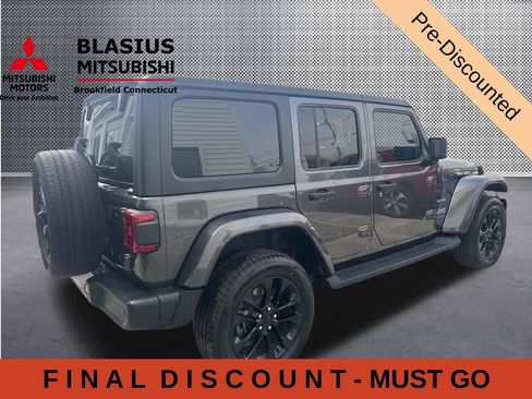 Used 2021 Jeep Wrangler Unlimited Sahara w/ Cold Weather Group AWD/4WD image 6