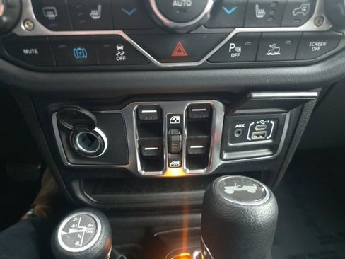 Used 2025 Jeep Wrangler Unlimited Sahara w/ Safety Group image 23