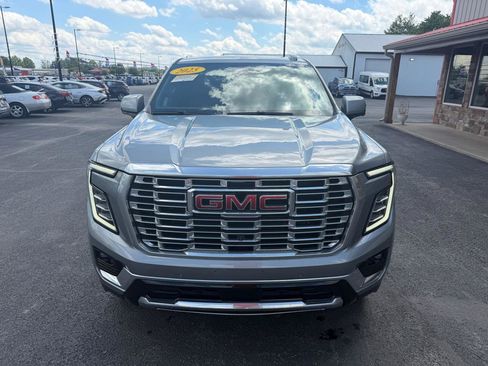 Used 2025 GMC Yukon XL Denali AWD/4WD image 11