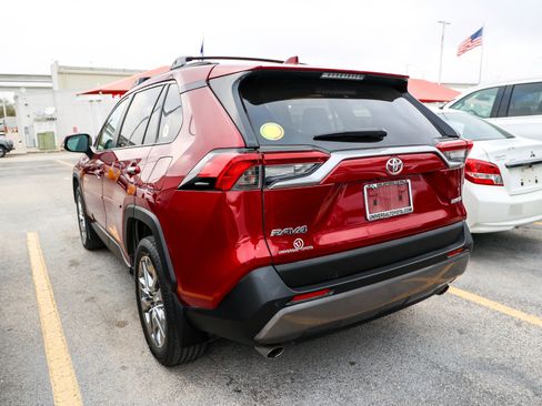 Used 2019 Toyota RAV4 Limited image 8