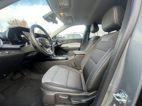 Used 2025 Chevrolet Trax LT w/ LT Convenience Package image 27