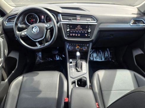 Used 2018 Volkswagen Tiguan SEL FWD image 12