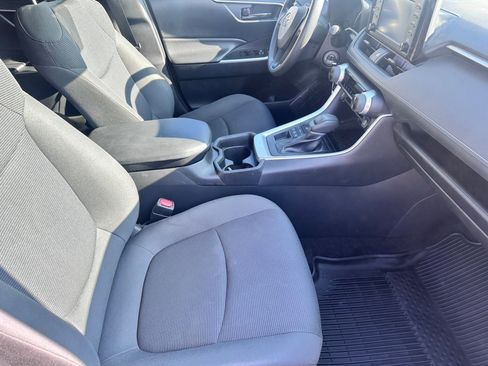 Used 2019 Toyota RAV4 LE image 10