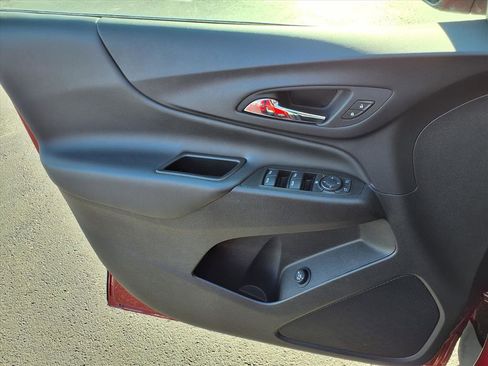 Used 2024 Chevrolet Equinox LT image 18