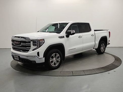 Used 2025 GMC Sierra 1500 SLT AWD/4WD image 4