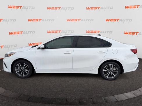 Used 2023 Kia Forte LXS w/ LXS Technology Package FWD image 2