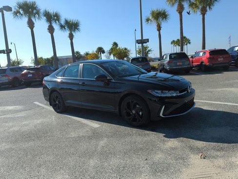 New 2026 Volkswagen Jetta SE image 2