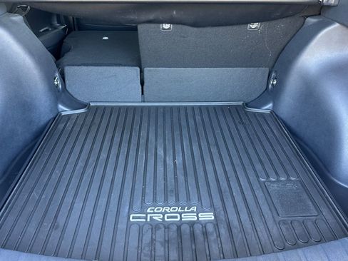 Used 2023 Toyota Corolla Cross XLE w/ Convenience Package FWD image 24