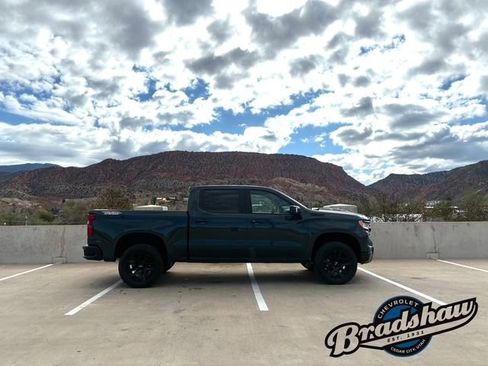 Used 2025 Chevrolet Silverado 1500 LT Trail Boss w/ Convenience Package II AWD/4WD image 3