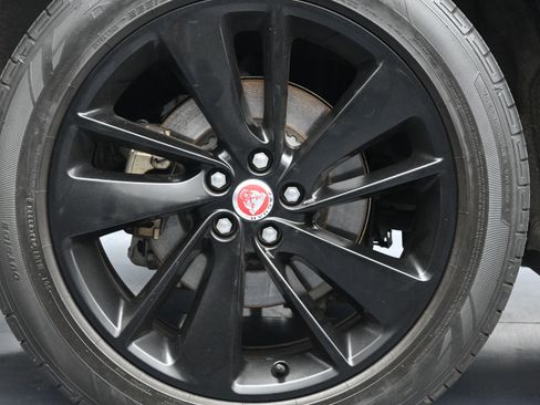 Used 2022 Jaguar F-PACE S image 10