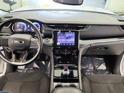 Used 2022 Jeep Grand Cherokee L Laredo w/ Luxury Tech Group I AWD/4WD image 28