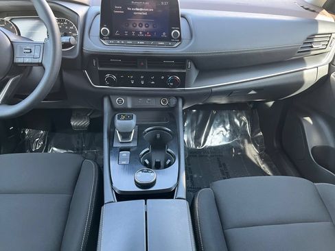 Used 2023 Nissan Rogue S AWD/4WD image 11