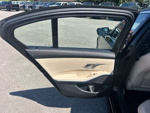 Used 2020 BMW 330i Sedan w/ Convenience Package RWD image 18