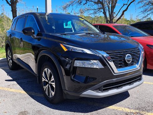 Certified 2021 Nissan Rogue SV image 2