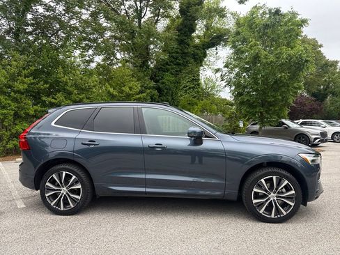 Used 2022 Volvo XC60 B5 Momentum w/ Advanced Package AWD/4WD image 10