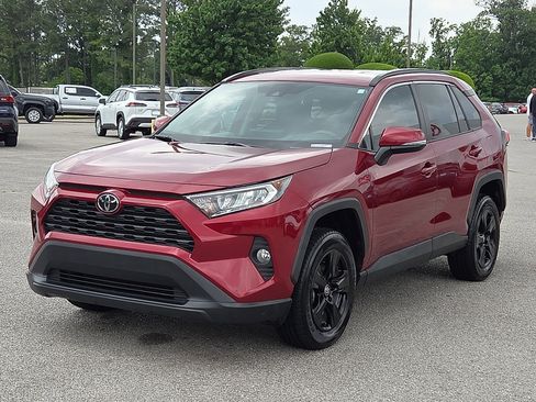 Used 2021 Toyota RAV4 XLE FWD image 2