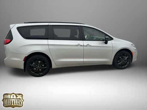 New 2026 Chrysler Pacifica Select w/ S Appearance Package image 11