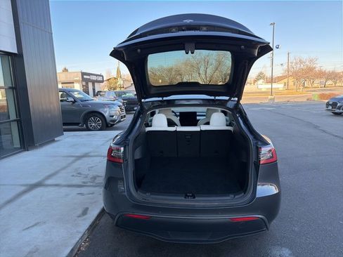 Used 2020 Tesla Model Y Long Range image 8